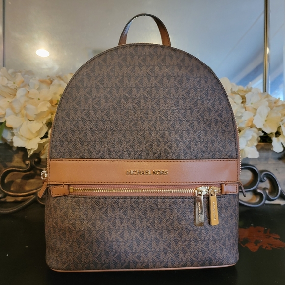Michael Kors signature backpack - Picture 1 of 1